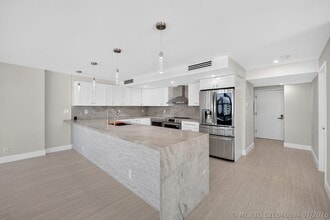 Building Photo - 209 N Fort Lauderdale Beach Blvd
