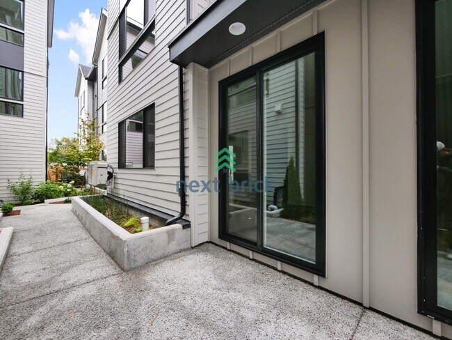 Building Photo - Stunning 2023-Built Crown Hill Townhome | 3 Bed | 2 Bath | Modern Finishes & Prime Seattle Location