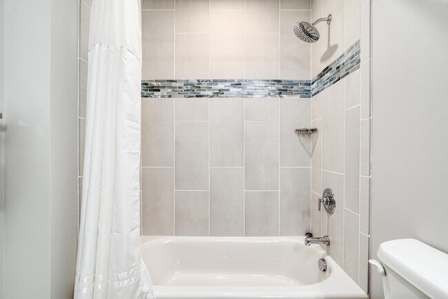 Building Photo - 9000 Heron Walk Dr