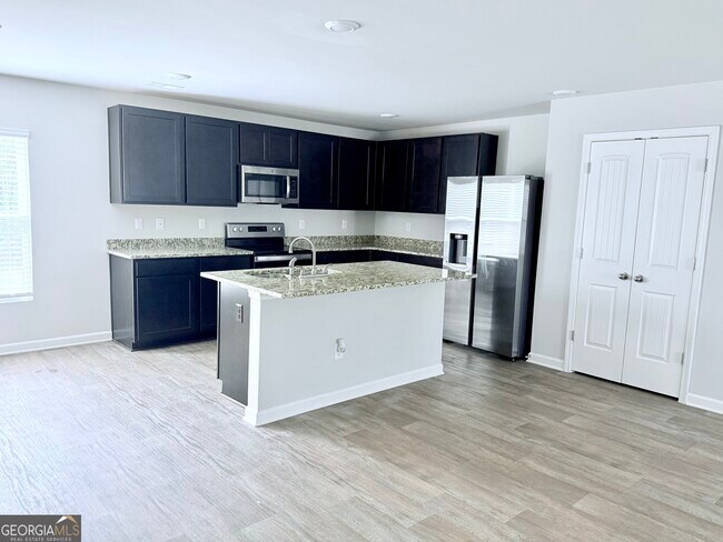 Building Photo - 179 Goodall Woods Dr