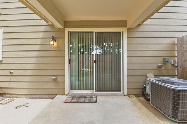 Building Photo - 16013 Sweetwater Fields Ln