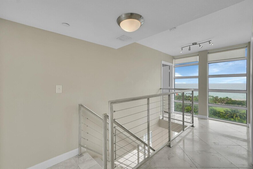 Building Photo - 7600 Collins Ave