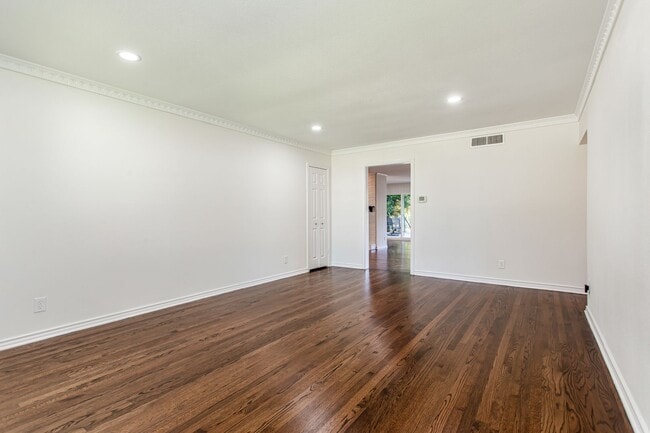 Building Photo - Lakewood Retreat with Stunning Blue Fair Lake Views