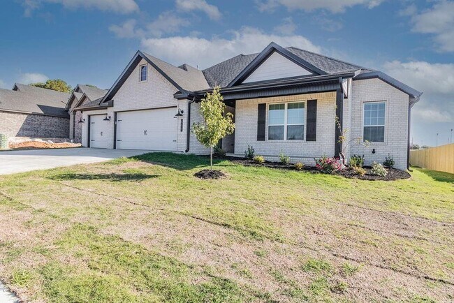 Building Photo - 805 Carlock Dr