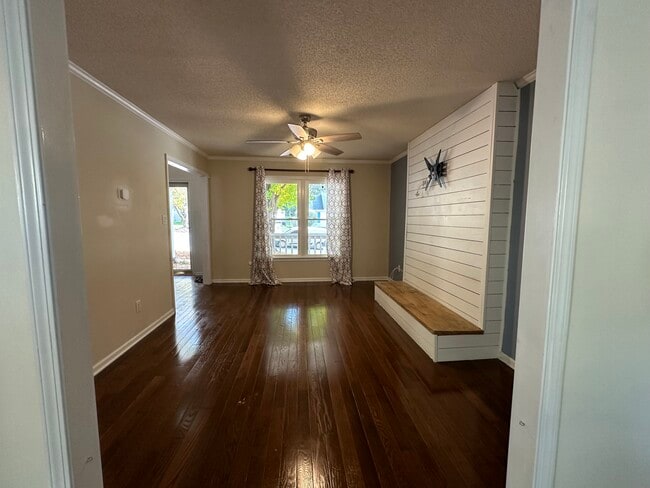 Living - 7536 Fallow Ln