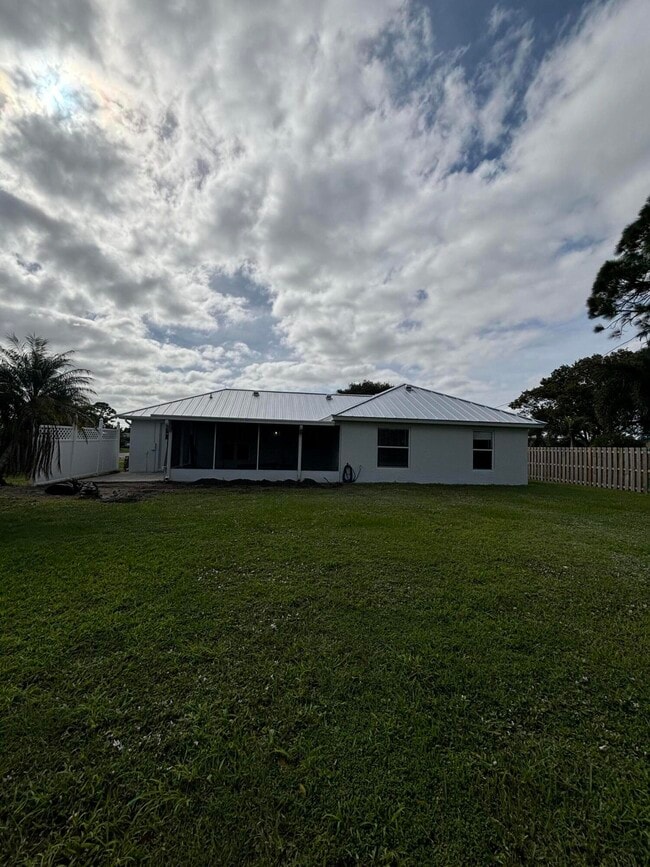 Building Photo - 2109 SE Trillo St