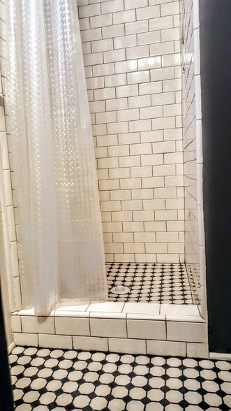 Building Photo - 257 Windward Ave