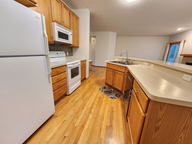 Building Photo - 13667 Couchtown Ave