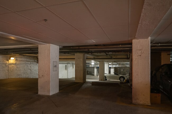 Building Photo - 523 Grand Blvd