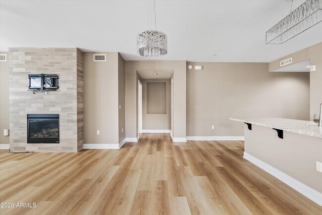 Building Photo - 4805 N Woodmere Fairway