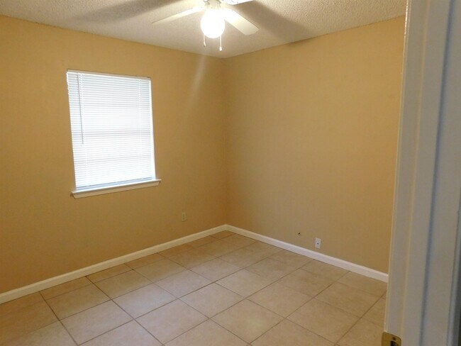 Building Photo - 110 Danielle Dr