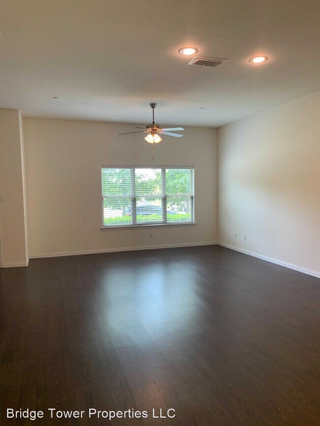 Building Photo - 3 br, 2.5 bath House - 1305 Lake Crest Lane