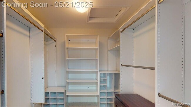 Building Photo - 18182 Blue Heron Dr W