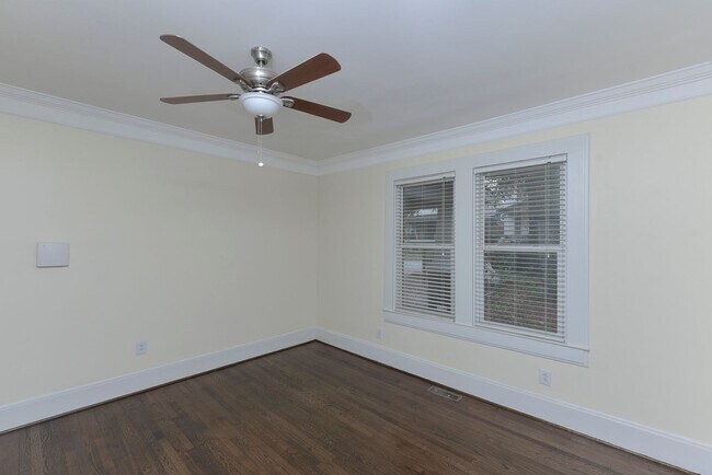 Building Photo - Cozy 3BR/2BA Home Steps from USC – PRE-LEA...