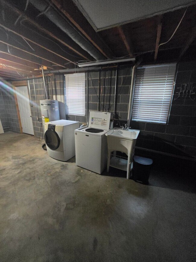 Building Photo - For Rent – 1304 Cobble Stone Court, Johnson City, TN