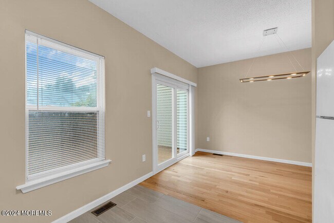 Building Photo - 87 Richmond Ct S
