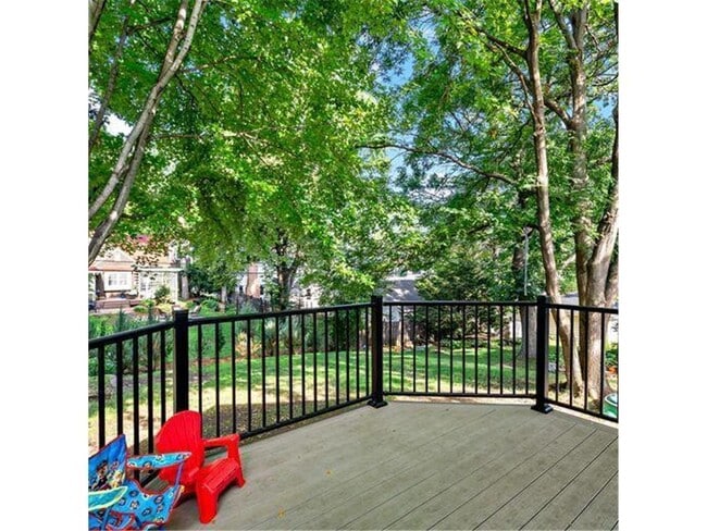 Building Photo - 4520 Vandervork Ave