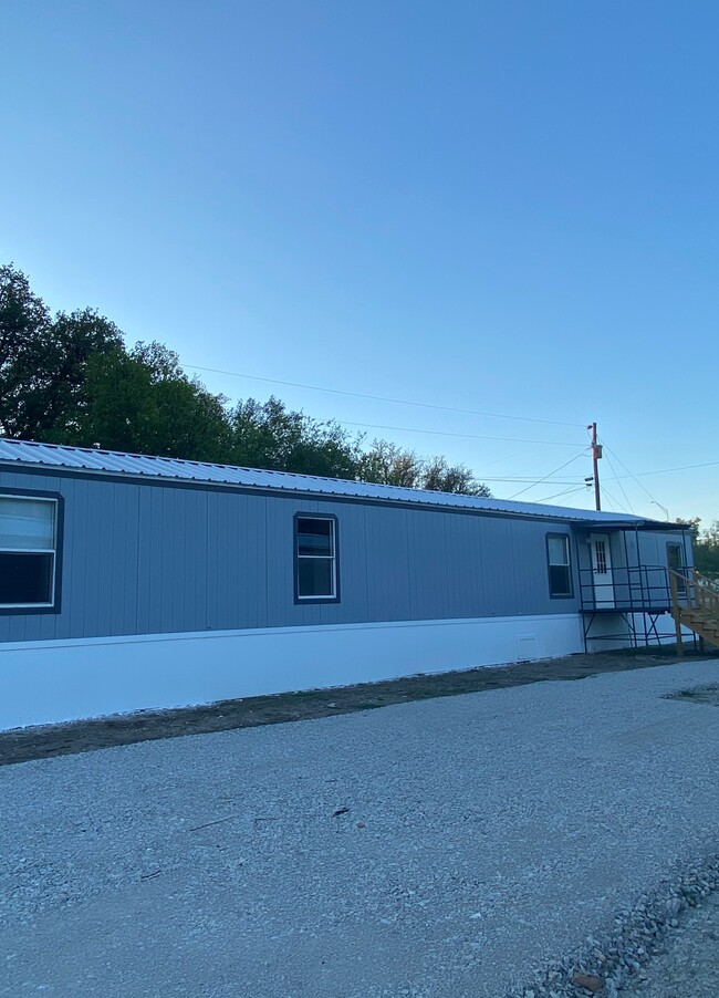 Building Photo - 340 Live Oak Rd