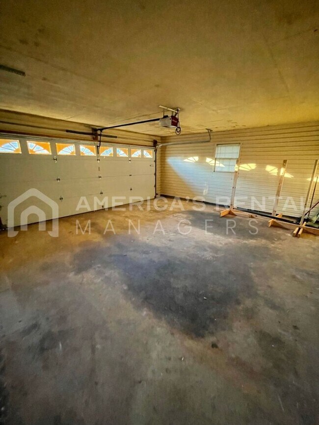 Building Photo - Great Home for Rent in Tuscaloosa, AL! AVAILABLE NOW!!