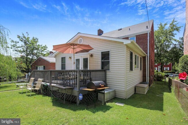 Building Photo - 4837 Queens Chapel Terrace NE