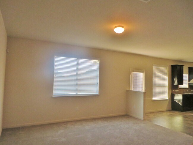 Building Photo - 3 Bedroom 2.5 Bathroom: Georgetown- Pinnacle Home