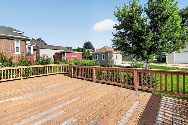 Building Photo - 708 McCarthy Rd