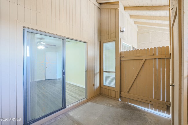 Building Photo - 501 W Hononegh Dr