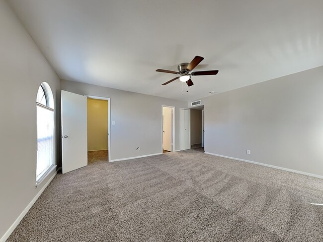 Building Photo - Wonderful 4/2 in Mesquite!!