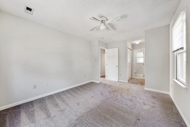 Building Photo - Adorable 3 BD/2.5 BA Hillsborough Home!