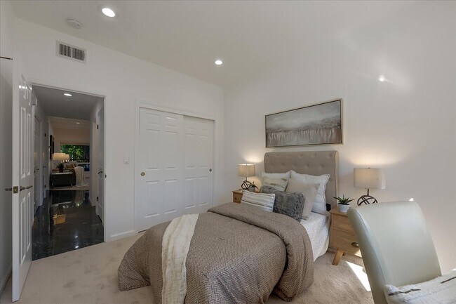 Building Photo - 1150 Pine St