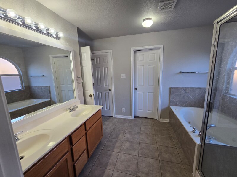 Building Photo - 426 Sorenstam Way