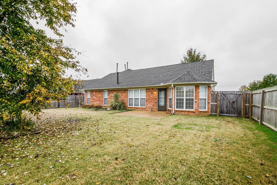 Building Photo - 5509 Milton Ridge Dr
