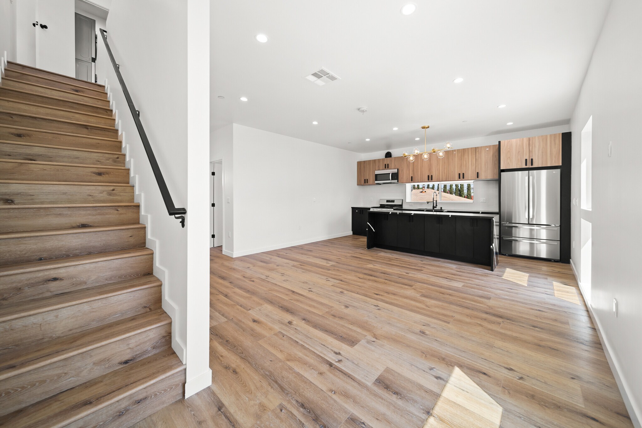 Building Photo - 6049 Craner Ave