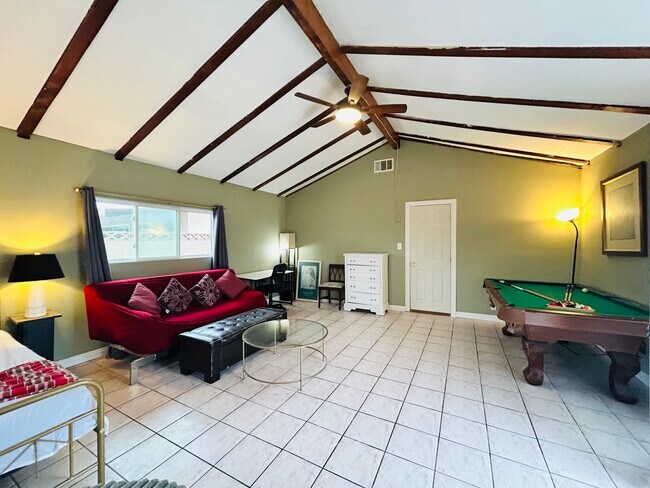 Building Photo - 8871 Belmont St