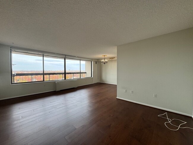 Primary Photo - Bright and Spacious 1 Bed 1 Bath Condo With Balcony In Desired Skyline Plaza