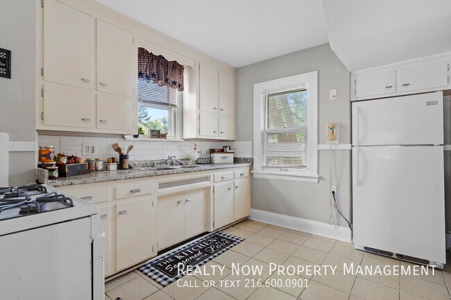 Building Photo - 3276 Tullamore Rd