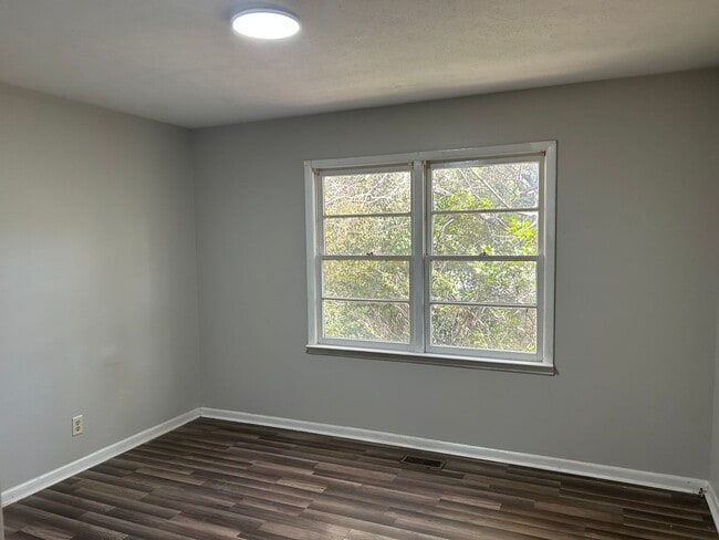 Building Photo - 5th- 308