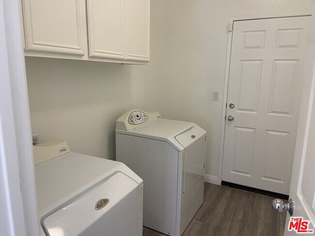 Building Photo - 3743 Mountain Gate