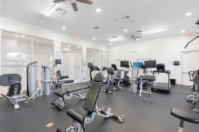 Building Photo - 15465 Lake Magnolia Pl