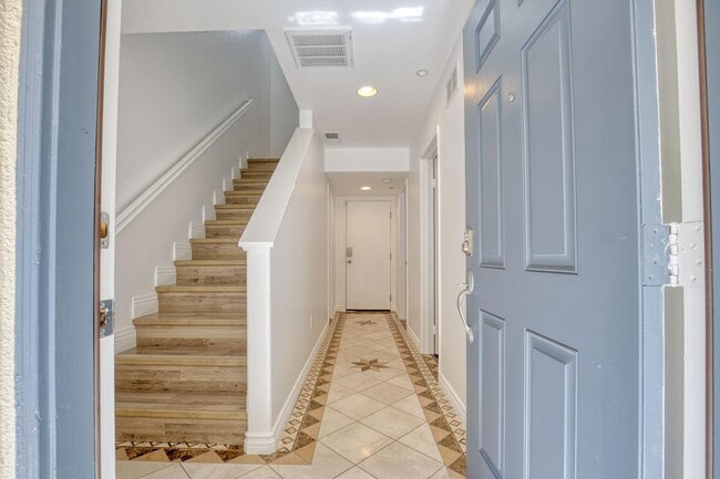 Building Photo - 2706 Black Locust Ct