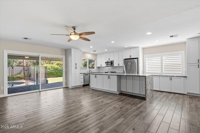 Building Photo - 8642 E San Bruno Dr