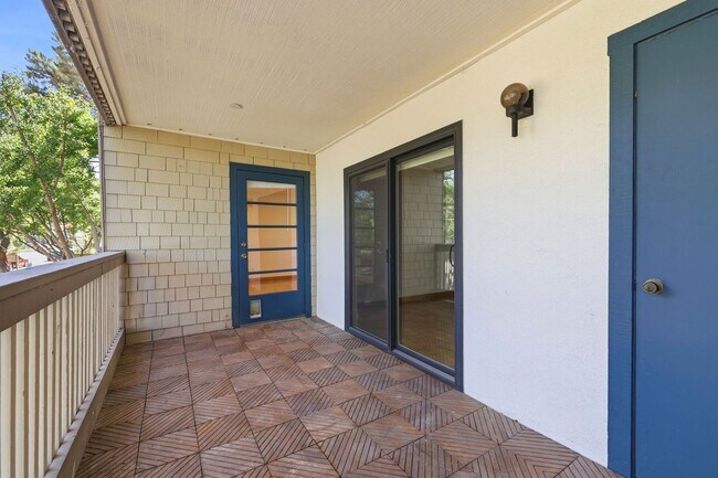 Building Photo - 49 Showers Dr