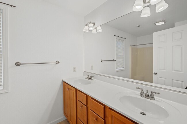 Building Photo - 106 Essex Ln