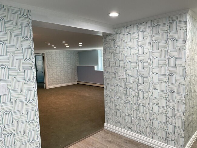 Building Photo - Downing St.