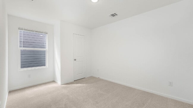 Building Photo - 215 Zyra Ave