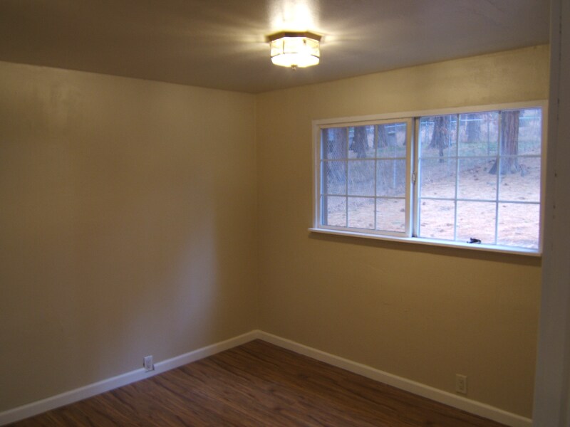 Building Photo - 106 Coates Ave