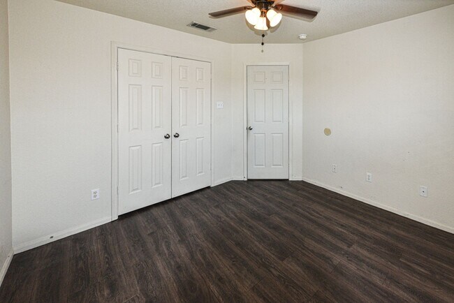 Building Photo - Elegant 4BR/3BA Home with Fireplace, Bonus Room and Open Layout!