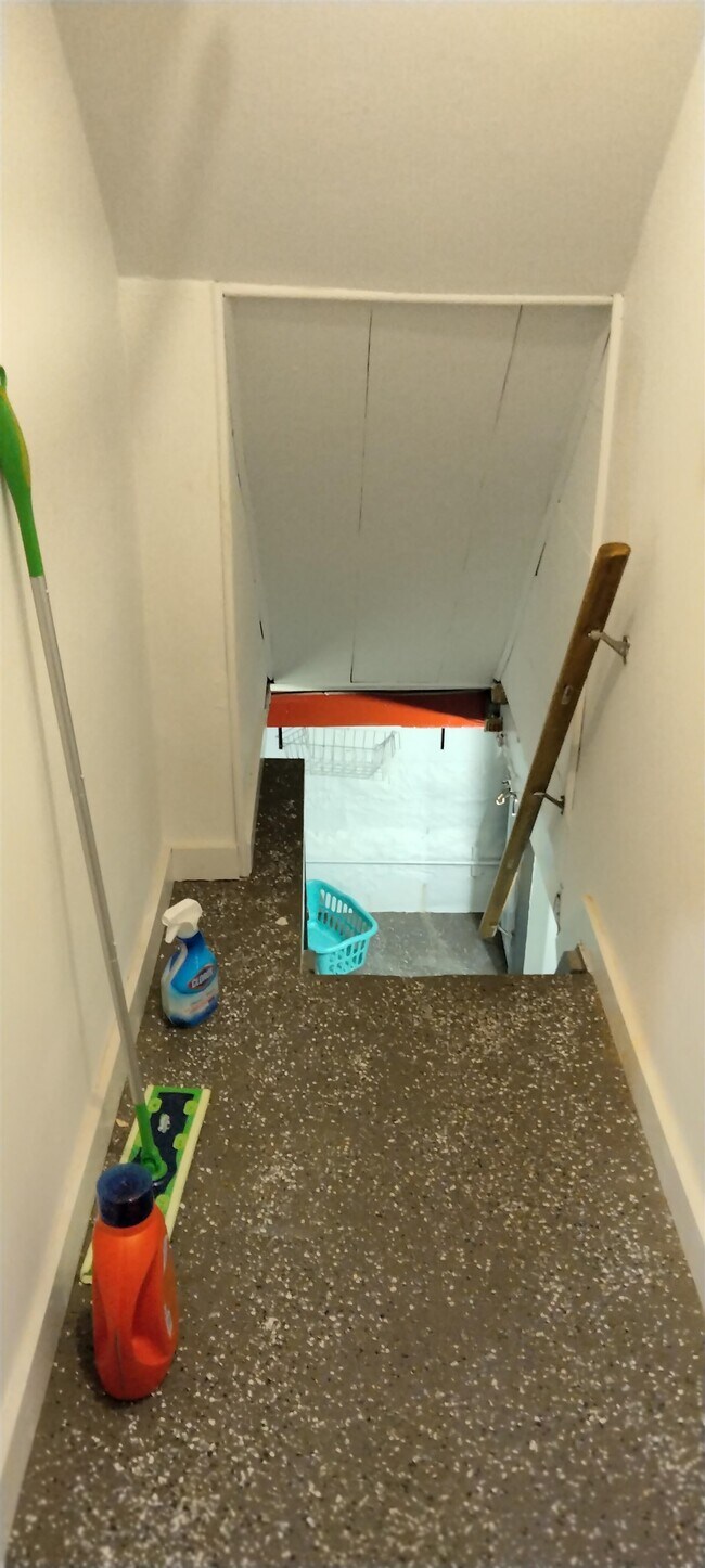 Building Photo - 39 Nordhoff Pl