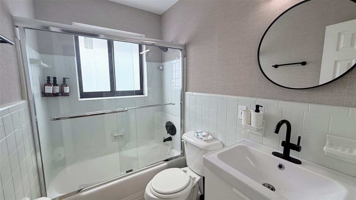 Building Photo - 433 NW 15th Way