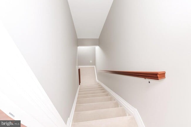 Building Photo - 3164 Lawrin Ct